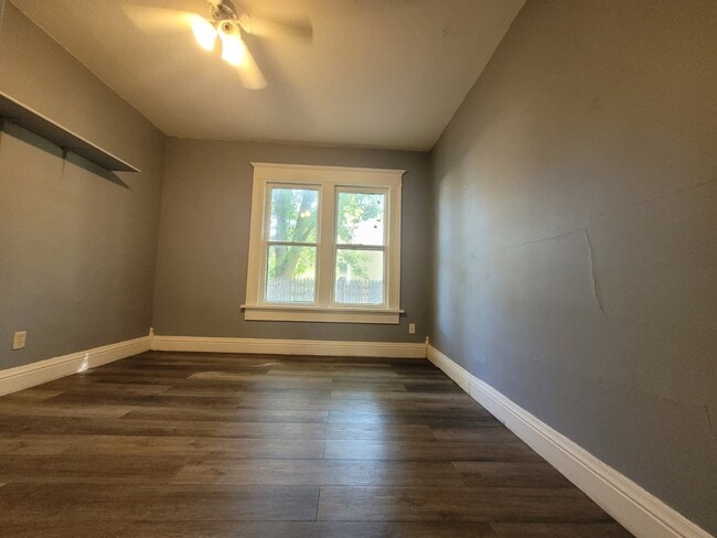 Photo - 1124 W Koenig St