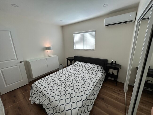 Photo - 1316 N Hollywood Way Unit B