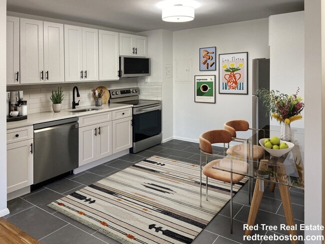 Building Photo - 880 E 4th St Unit 3