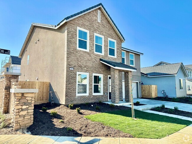 Building Photo - BRAND NEW 5 Bedroom Home In Riverstone Com...