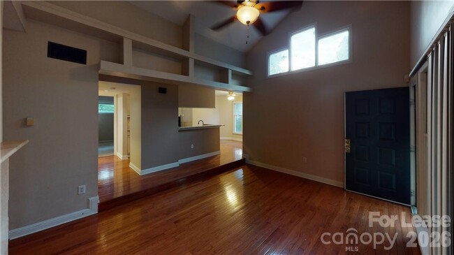 Photo - 427 W 8th St Unidad 108