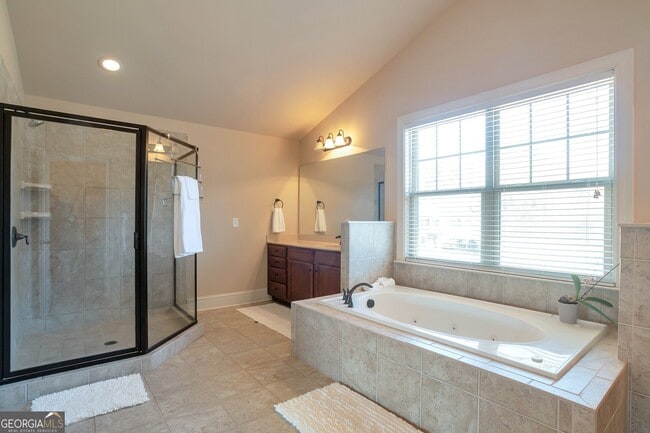 Photo - 200 Claret Way
