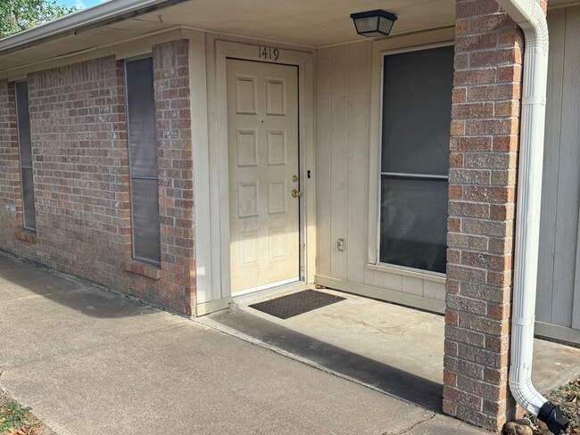 Photo - SUBLEASE AVAILABLE DECEMBER 1st Cute 2 bed...