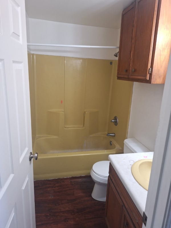 Photo - 1421B Superior