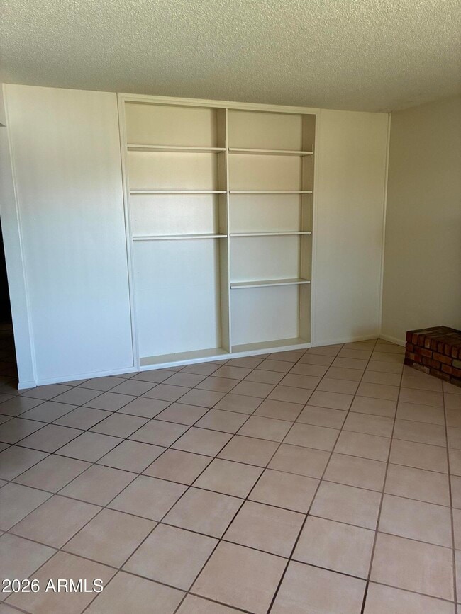 1439 W Huntington Dr