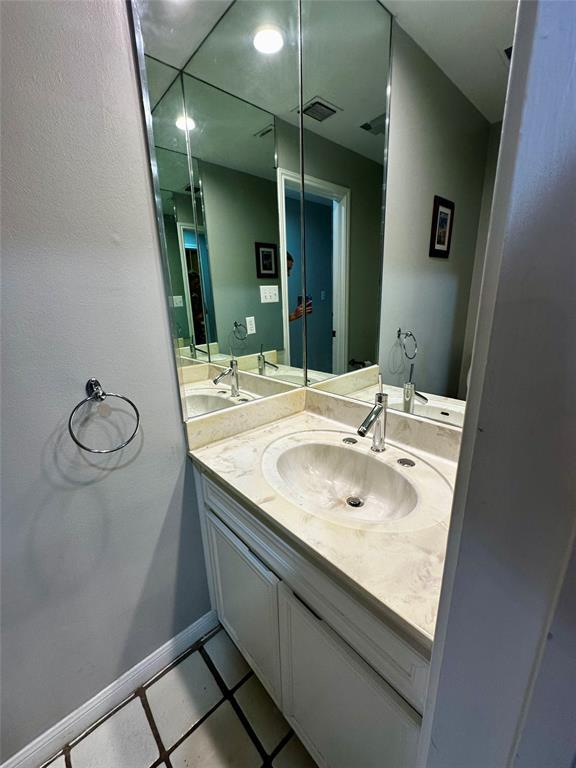 Photo - 641 W 31st 1/2 St