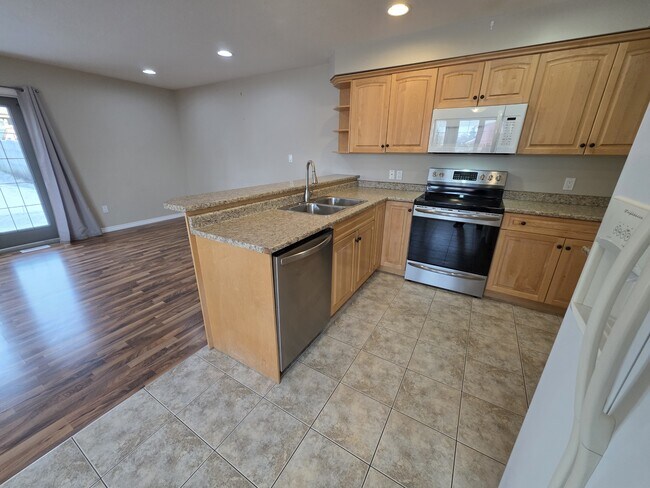 Photo - 9526-9597 97 Ave