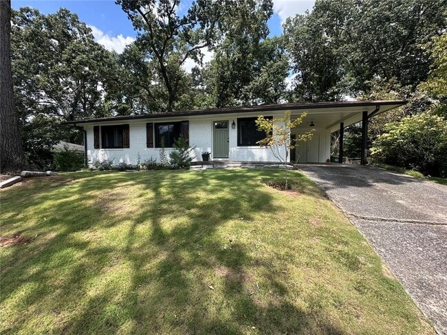 2498 Lakewood Dr NW