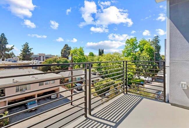 Photo - 5222 Vantage Ave Unit 12147-301