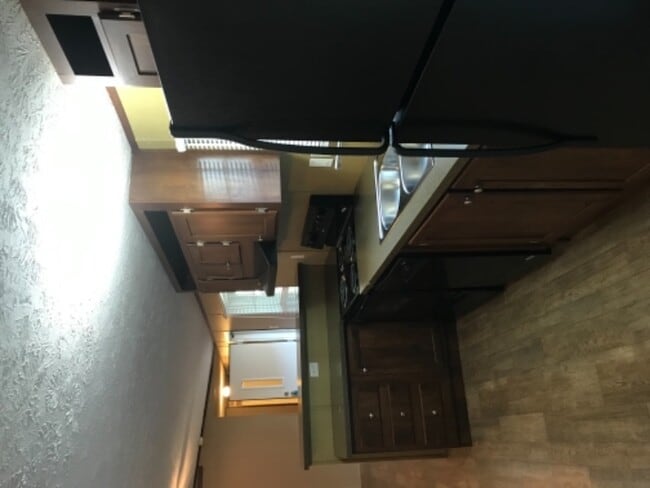 Photo - 833 Lovell Rd