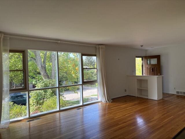 Photo - 921 Lennox St