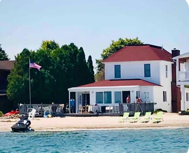 Building Photo - 2898 Edgemere Dr