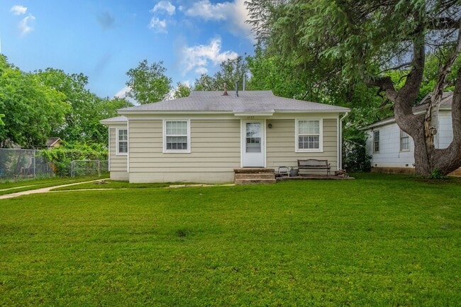Building Photo - 1155 Greenbrier Dr