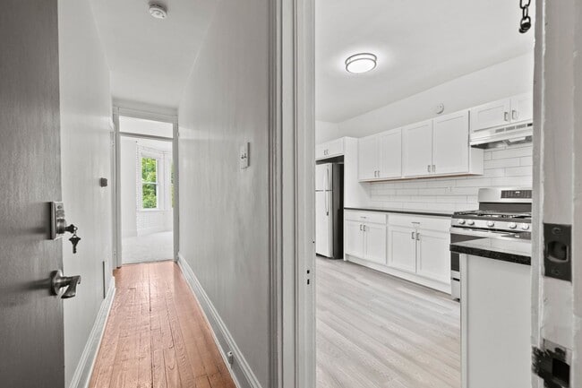 Photo - Spacious 1 Bedroom Apartment with Den - In Unit Laundry!