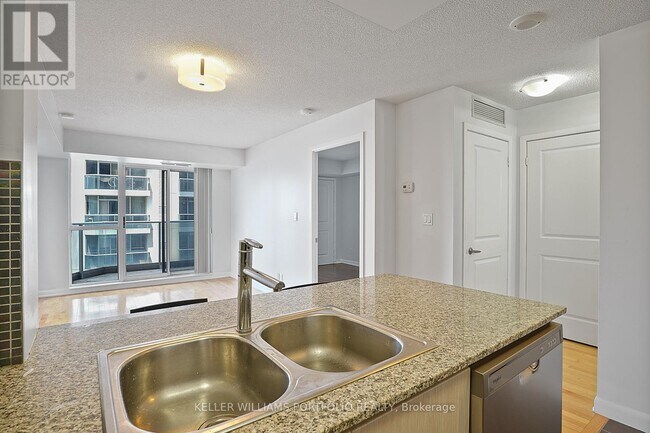 Photo - 5791 Yonge St Unit 1005