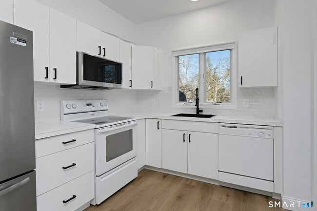 Photo - 70 Archer Ln