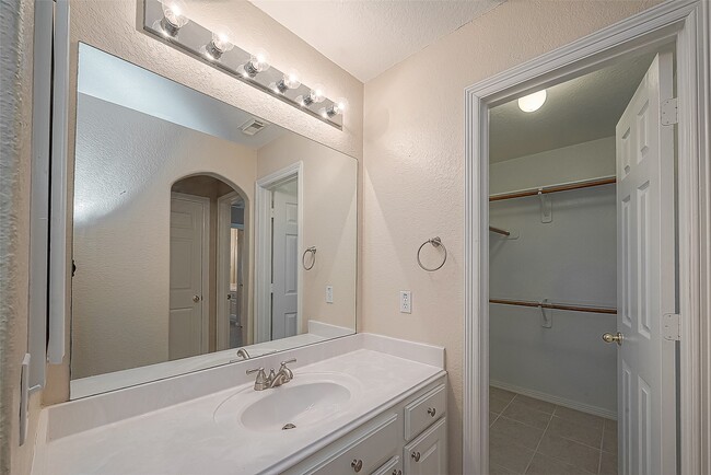 Building Photo - 3218 Twinmont Ln