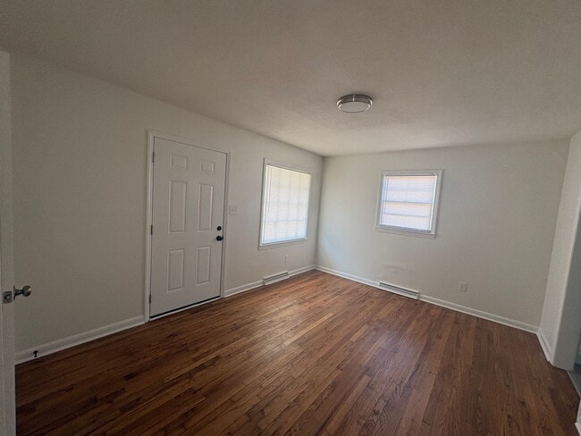Photo - 702 W Fairfield Rd