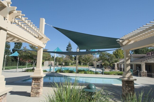 Photo - 1612 Marina Way