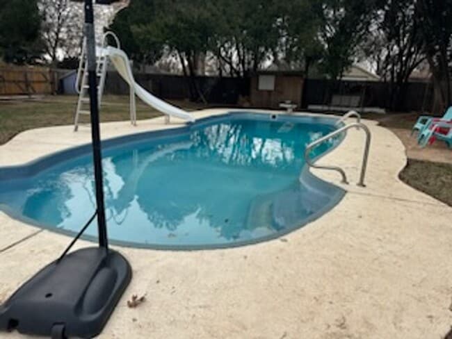 Photo - 3 bed 2 bath Home with Pool!