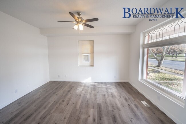 Building Photo - 630 24th St Unit Main Level Rental