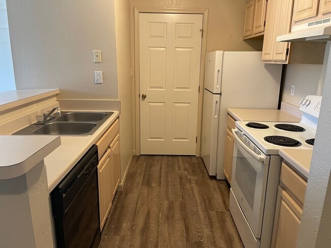 Photo - CLEAR CREEK APARTMENTS