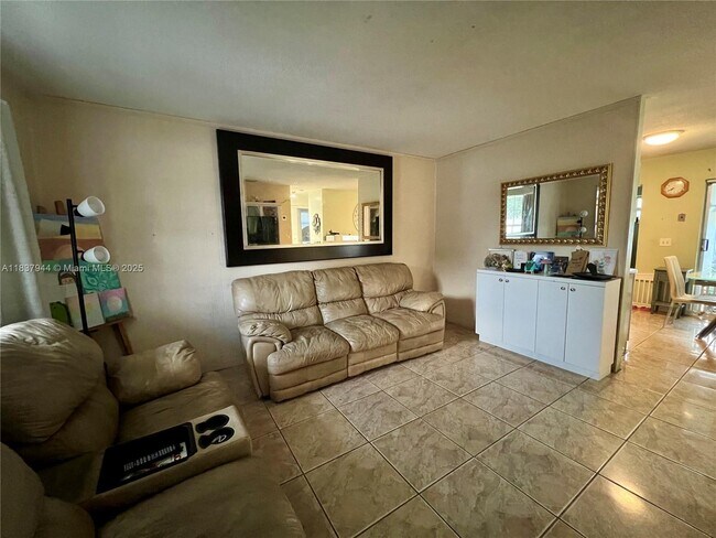 Photo - 200 SW 11th St Unit 2-2