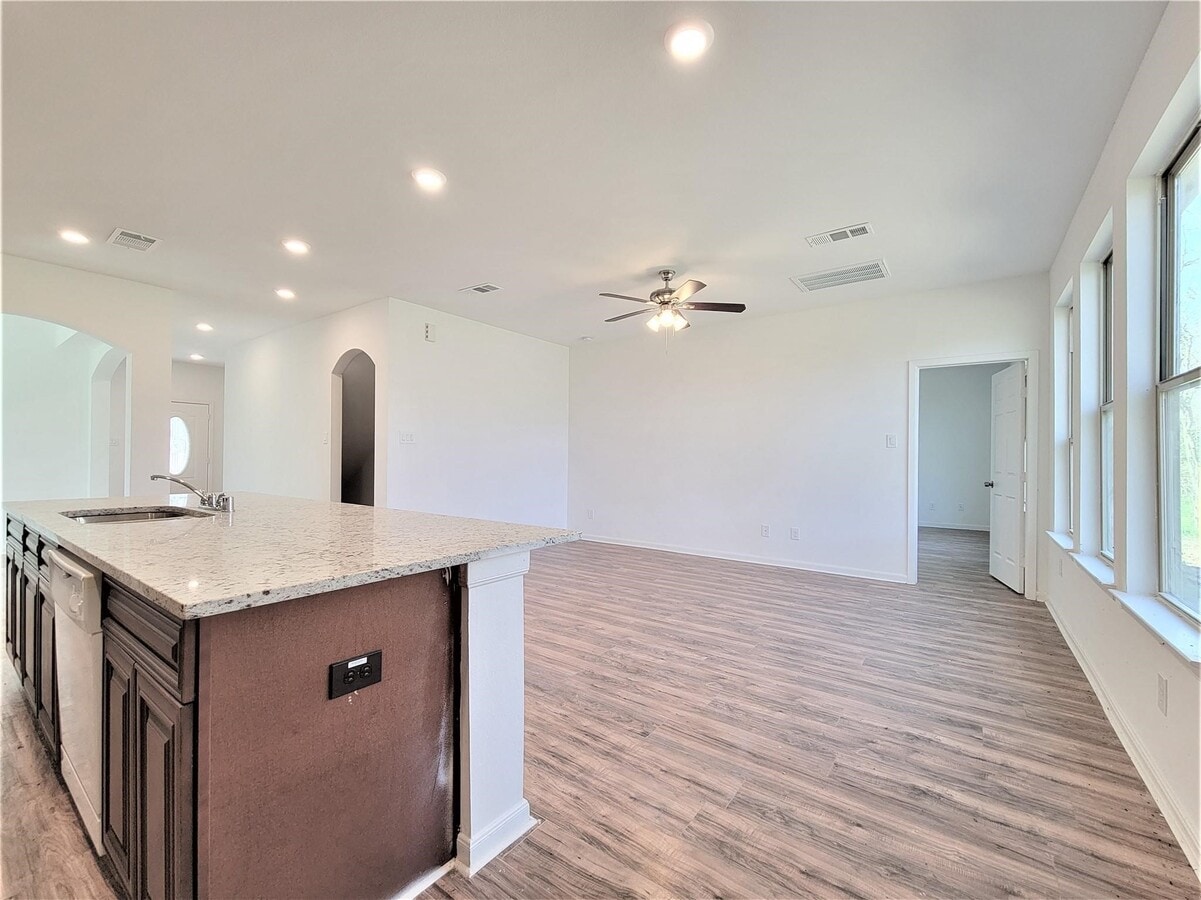 Photo - 151 Island Blvd