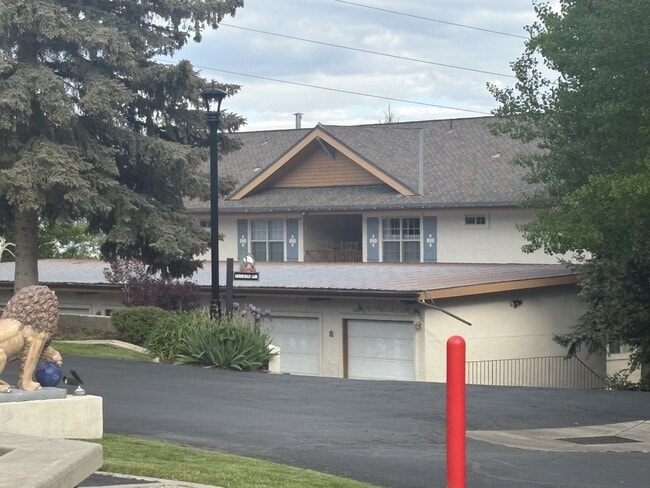 Photo - 983 Grindelwald Ln