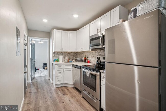Photo - 655 N 33rd St