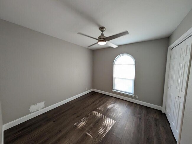 Photo - 1604 S Redbud Pl