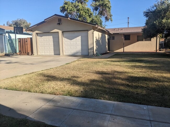 Photo - 3161 W Swift Ave