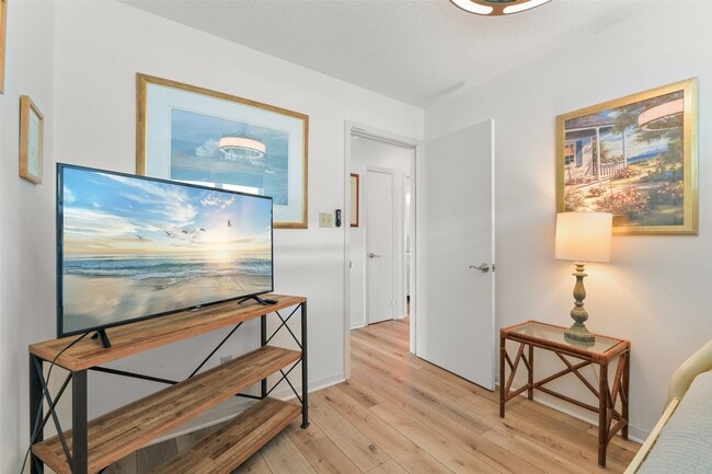 Building Photo - 22101 Guadalupe Dr