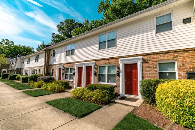 Welcome Home to Beautiful Churchland Square! - Churchland Square Rental