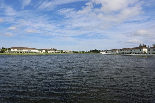 Emerald Lake Apts