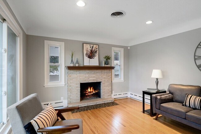 Photo - Remodeled 4bd 2ba fully finished rambler style home in New Brighton