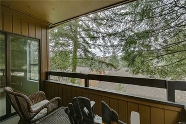 Building Photo - Freshly Updated 3BR Condo w/ Cozy Fireplace, Deck & 2 Parking