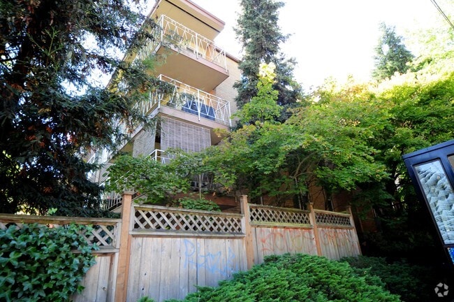Photo - Thomas Manor Apartments