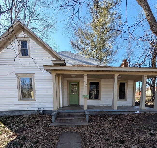 Building Photo - 817 S Newton Ave