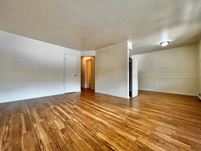 Photo - Emigh1001 (KC-AM)