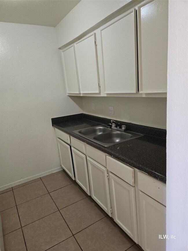 Photo - 830 Victoria Dr Unidad A