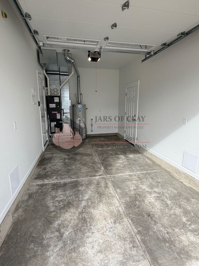 Photo - 1329/1331 #2023-LL765 Unidad 1331