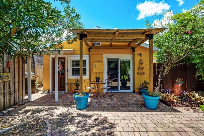 Building Photo - Charming Cottage in the Heart of Amelia Island: Your Perfect Rental Haven!