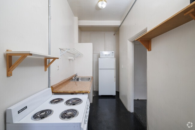 Studio - 700SF