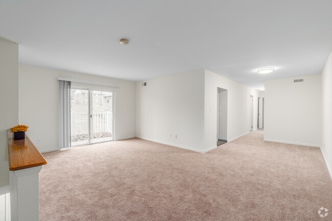 3BR, 2BA - 1,100SF - Living Room