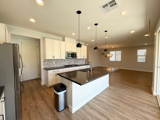 Photo - 4/BD 2.5/BA Upgraded Home with Solar, Loft...