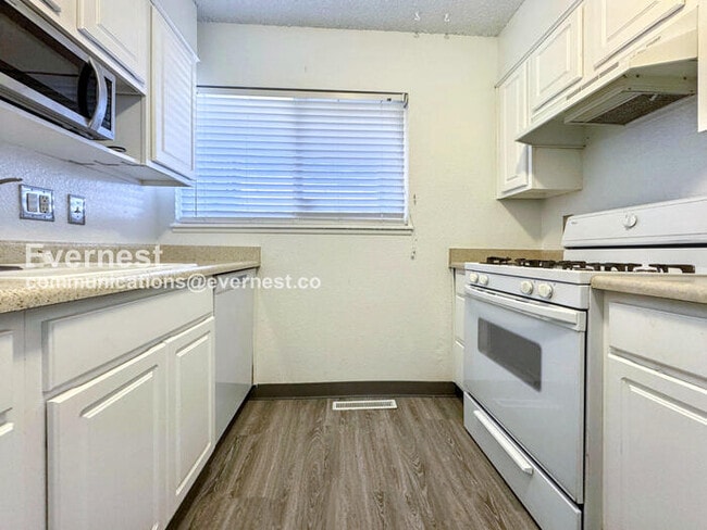 Photo - 8003 Wolff St