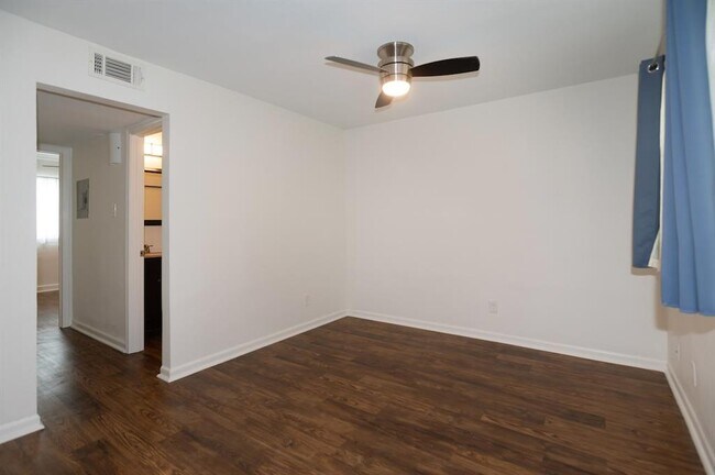 Photo - 2401 Manor Rd Unit 114