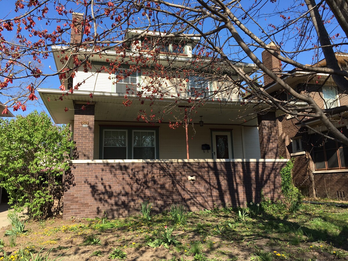 Photo - 905 N Rebecca Pl