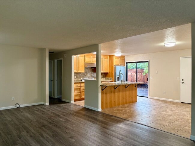 Photo - 1139 Meridian Cir